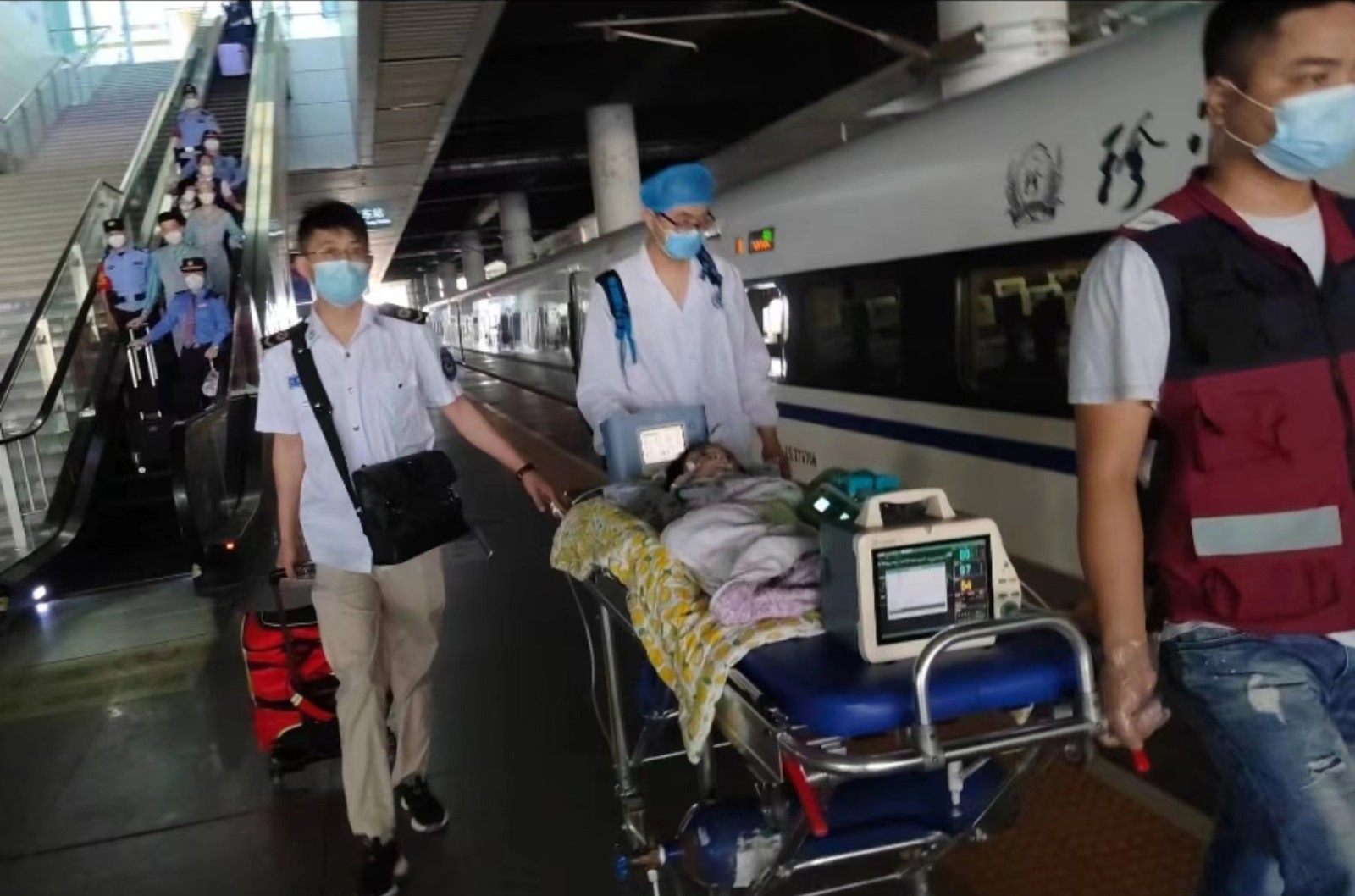 双鸭山高铁转运公司